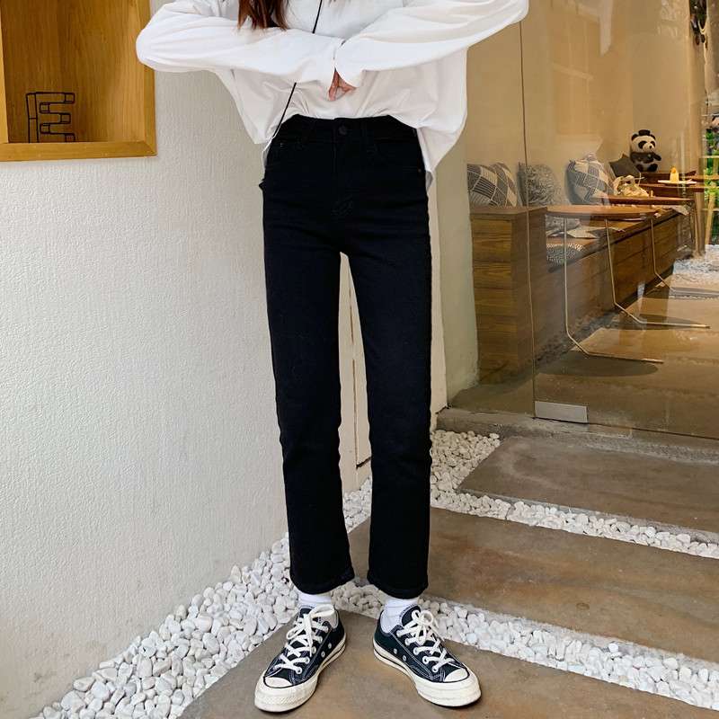 40代レディースファッション すっきりシルエット 美脚ストレートデニム