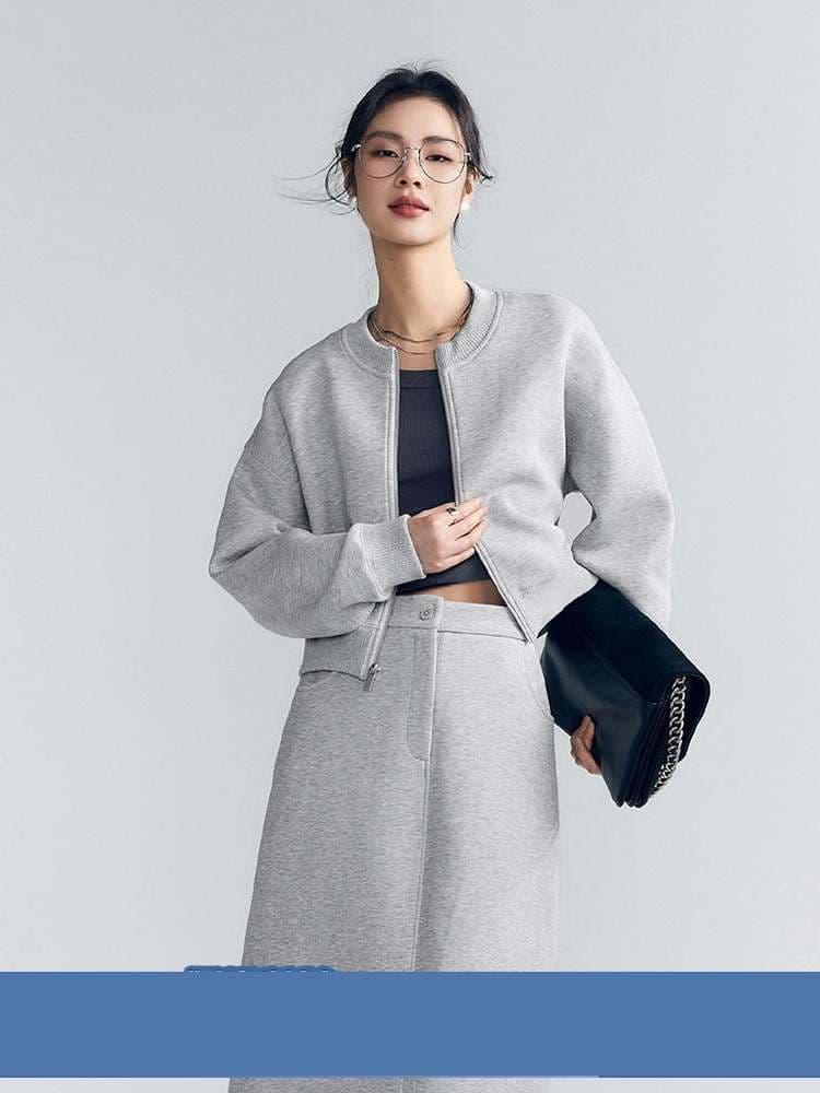 40代ファッション レディース ゆったりシルエットのショート丈ボンバージャケット