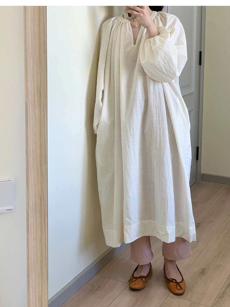 40代ファッション レディース ゆったりリネン素材の長袖ロングワンピース