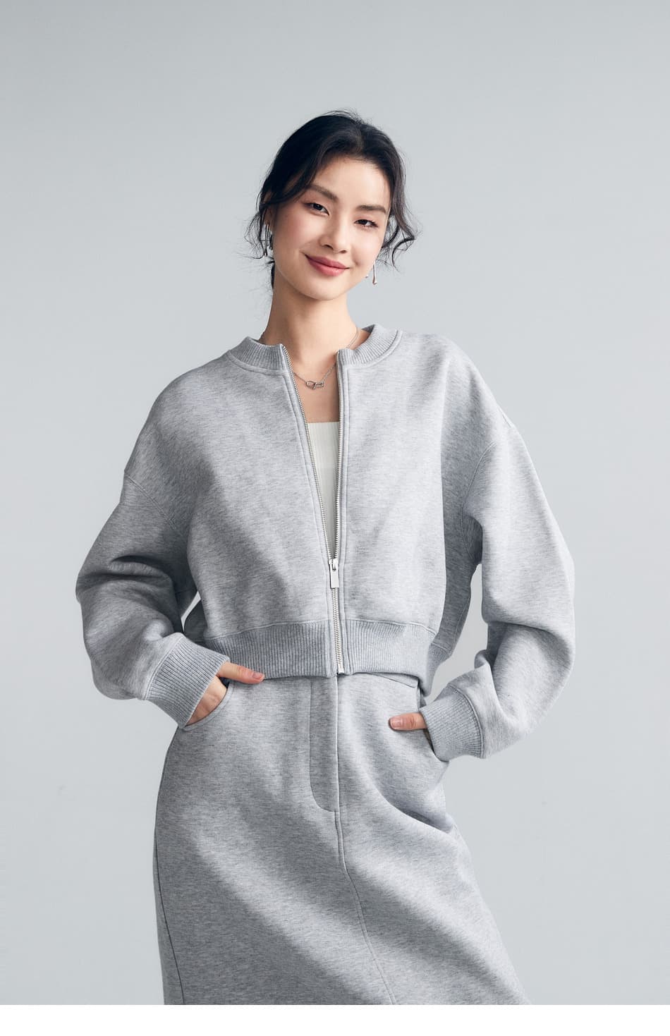 40代ファッション レディース ゆったりシルエットのショート丈ボンバージャケット