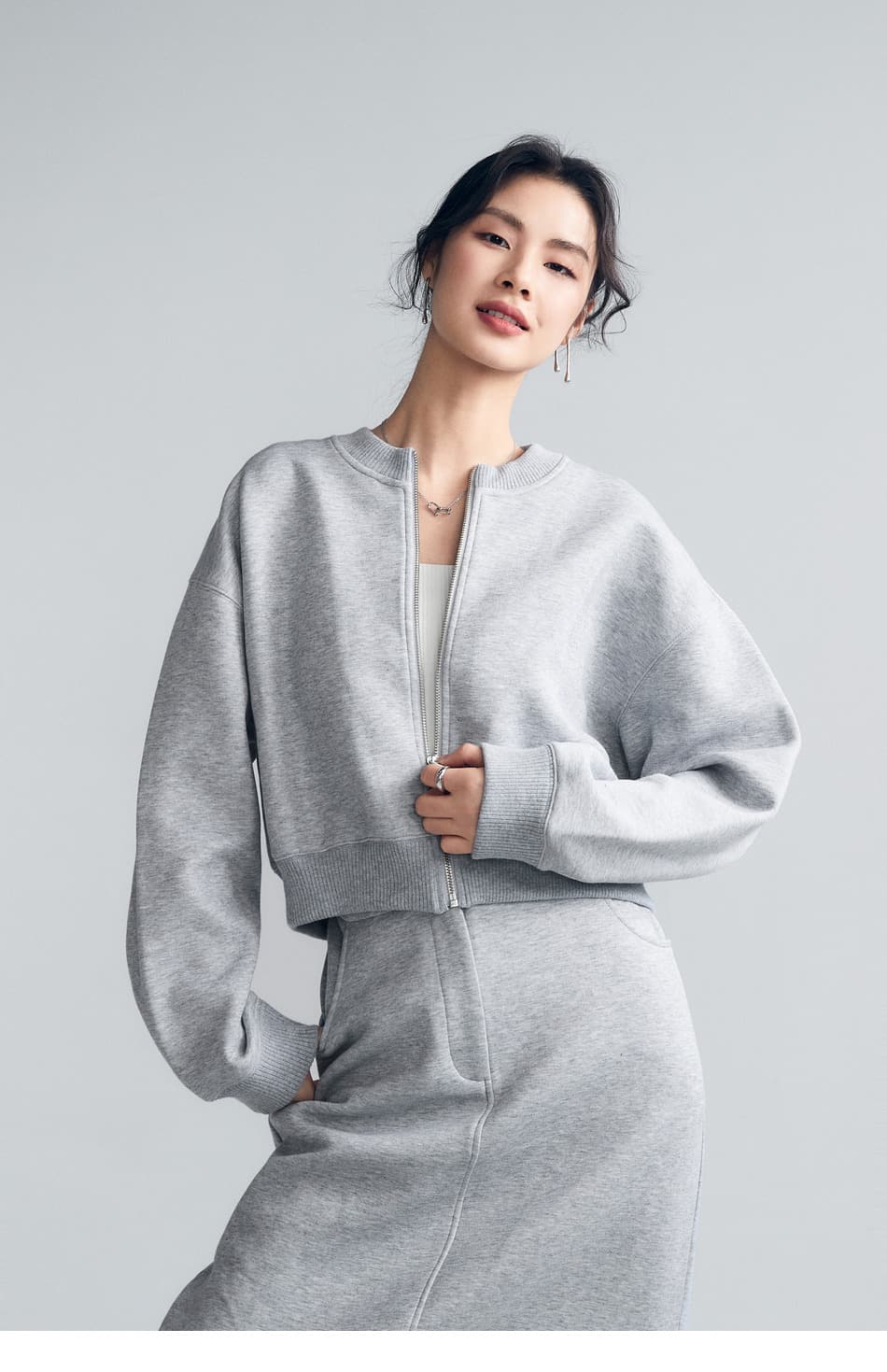 40代ファッション レディース ゆったりシルエットのショート丈ボンバージャケット