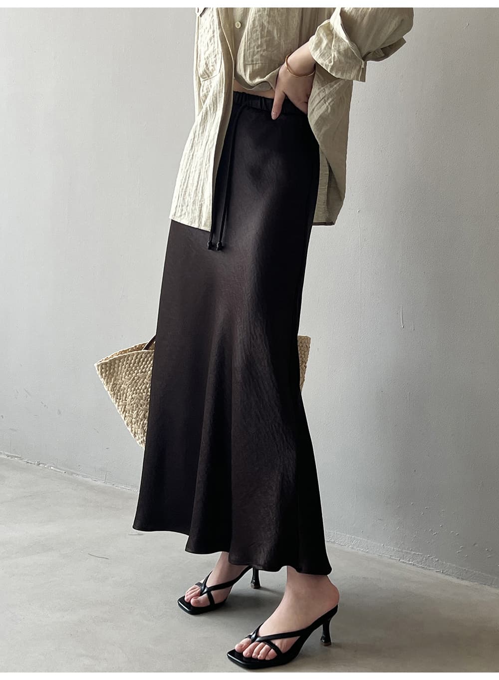 40代ファッション レディース ハイウエスト サテン セミフレアスカート