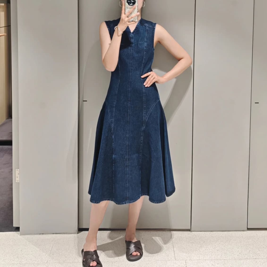 40代ファッション デニム調フレアノースリーブワンピース