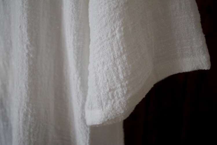 40代ファッション レディース ナチュラルリネンワンピース with フィッシュペンダント