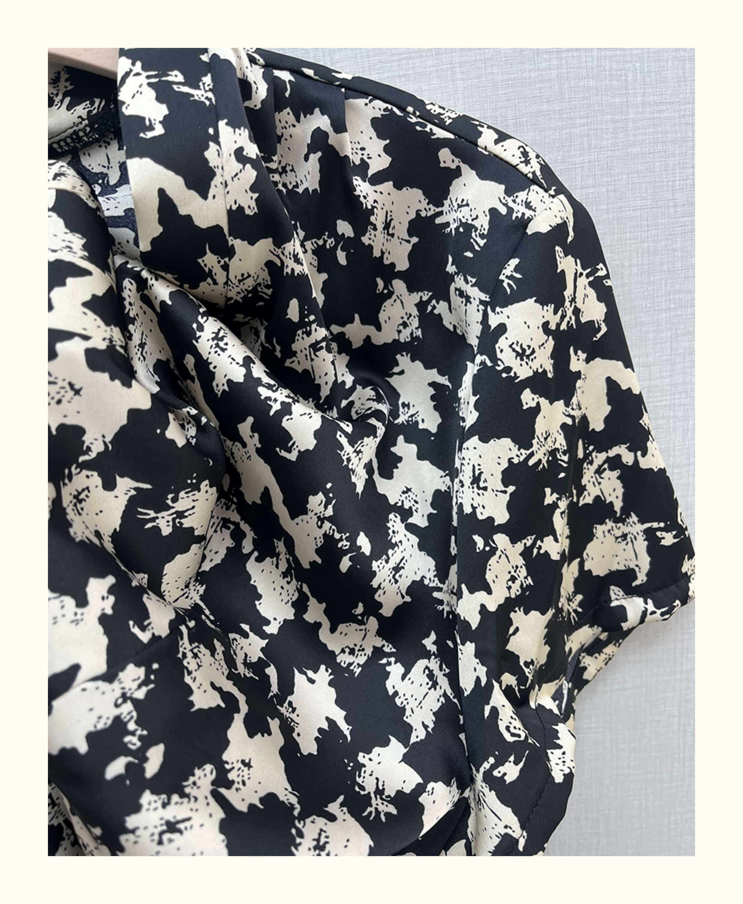 40代ファッション レディース モノトーン抽象柄シャツワンピース