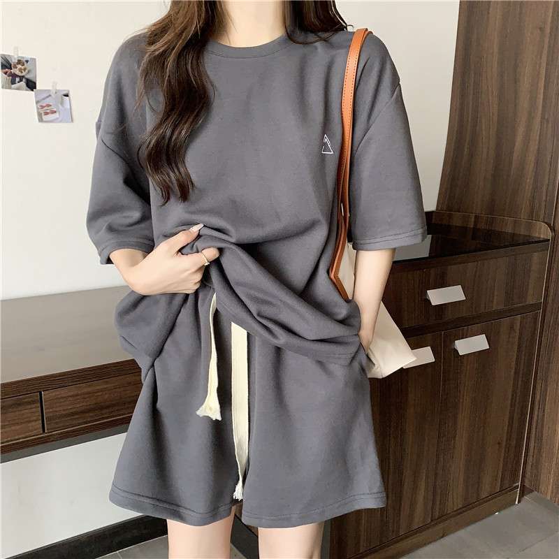 40代ファッション レディース ゆったりシルエットの半袖セットアップ