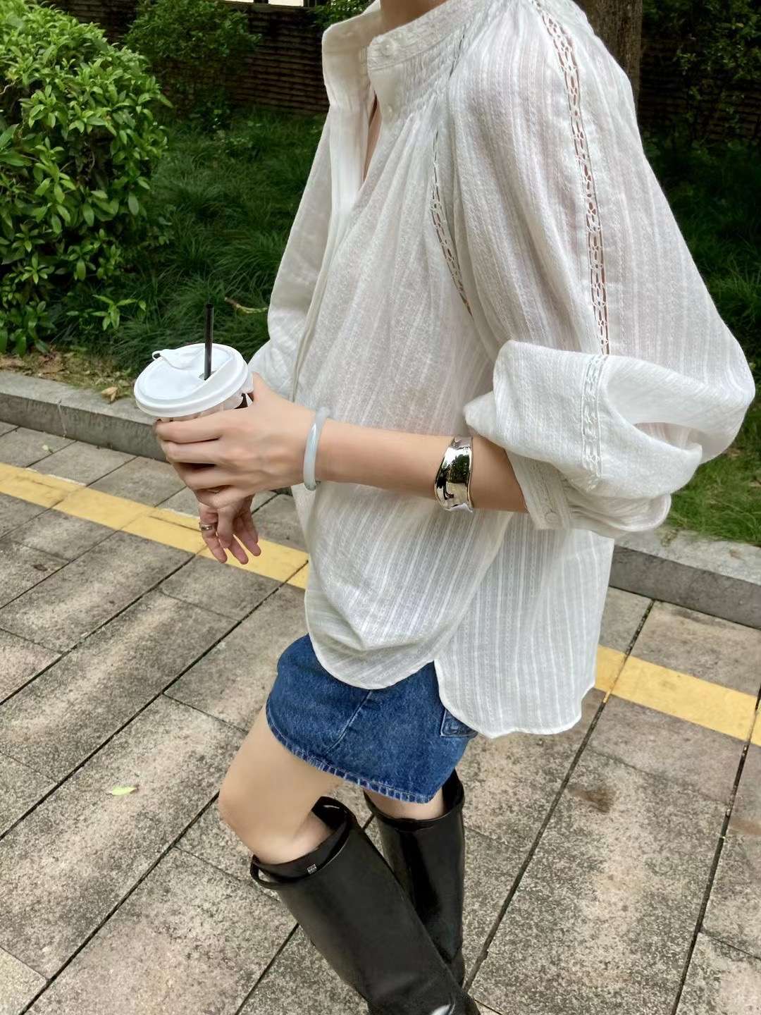 40代ファッション レディース ゆったりシルエットのシアー素材ブラウス