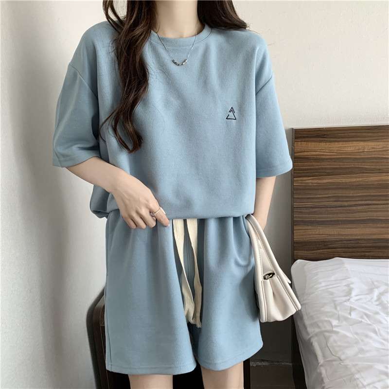 40代ファッション レディース ゆったりシルエットの半袖セットアップ