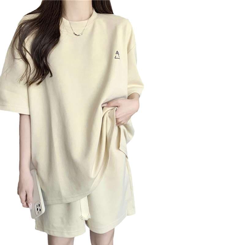 40代ファッション レディース ゆったりシルエットの半袖セットアップ