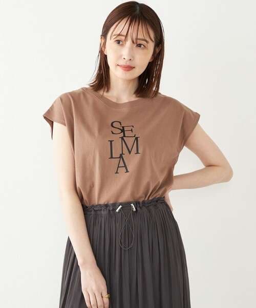 40代ファッション レディース エレガント系ロゴ入りTシャツ