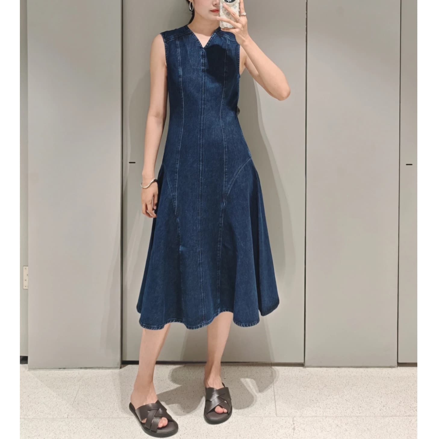 40代ファッション デニム調フレアノースリーブワンピース