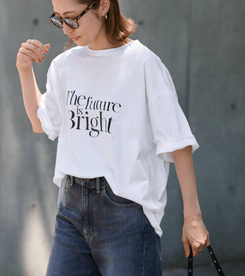 40代ファッション レディース ロゴ入りオーバーサイズTシャツ