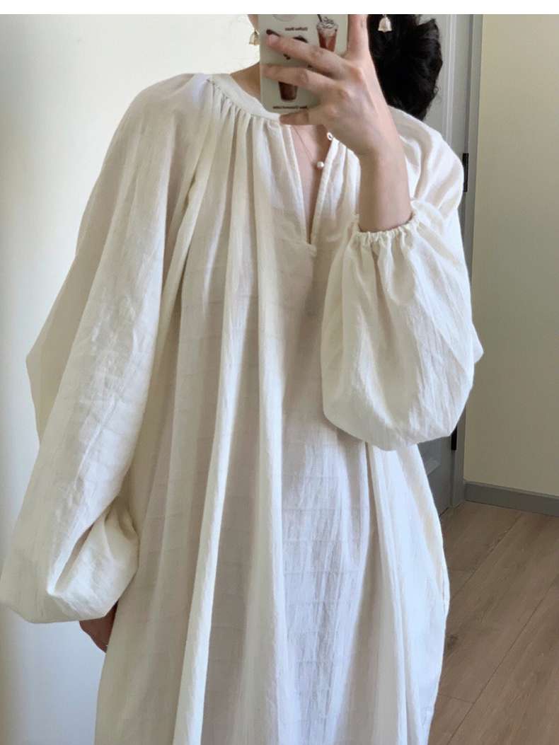 40代ファッション レディース ゆったりリネン素材の長袖ロングワンピース