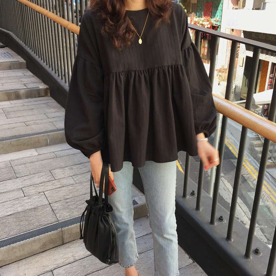 40代ファッション レディース ふんわりフレアシルエット黒ブラウス