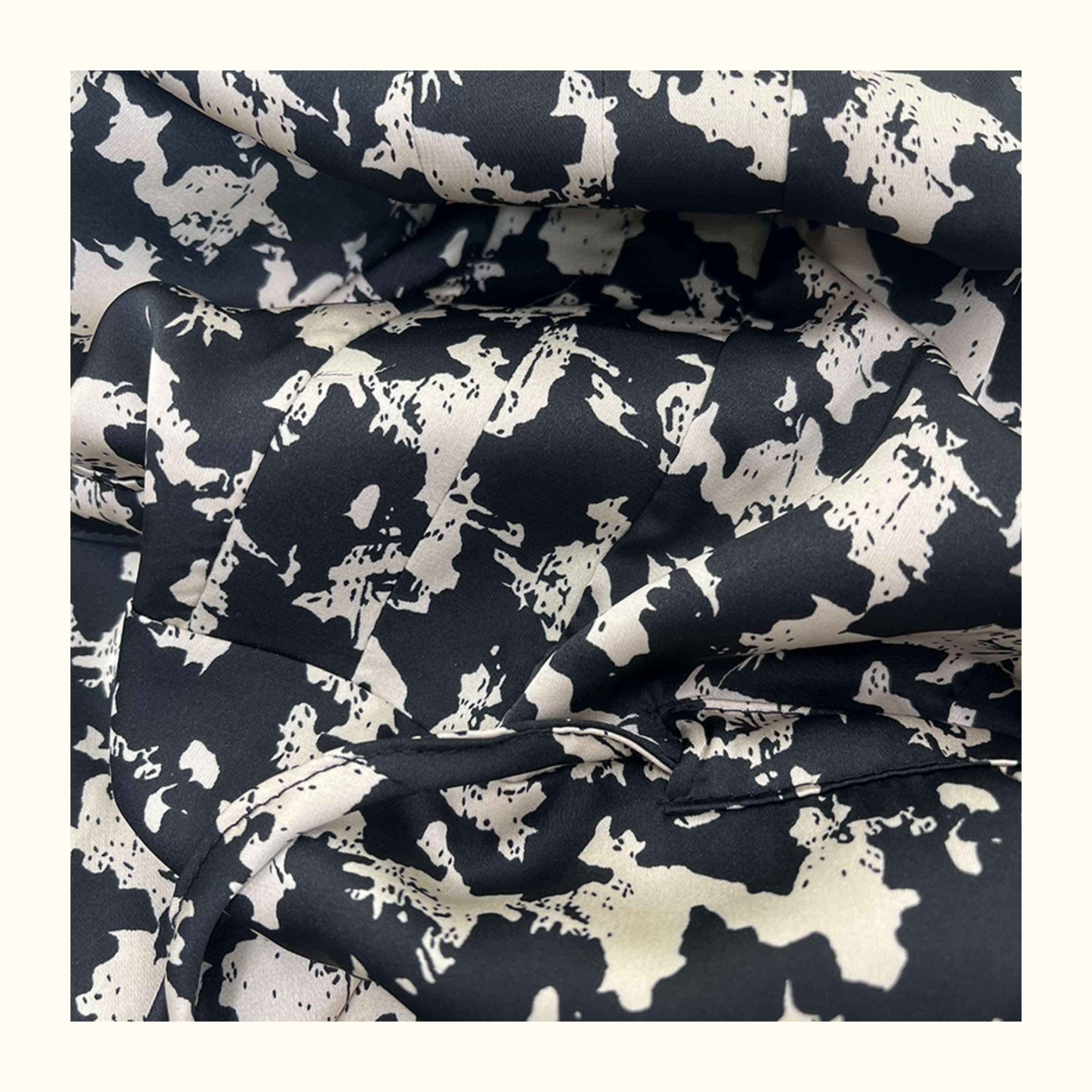 40代ファッション レディース モノトーン抽象柄シャツワンピース