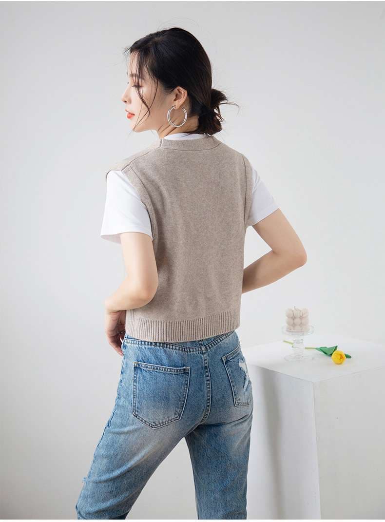 40代レディースファッション シンプル深めVネックニットベスト