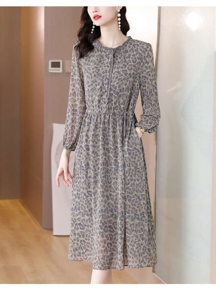 40代ファッション レディース エレガントな小花柄ミディ丈ワンピース