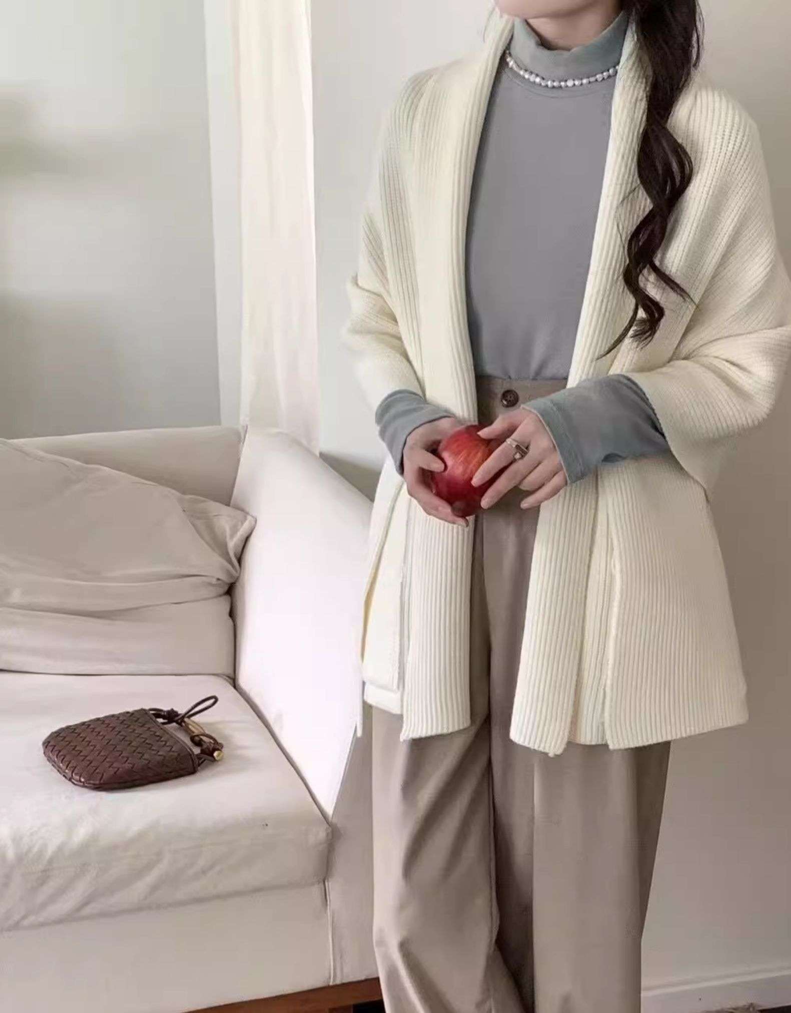 40代レディースファッション しなやかドレープニットポンチョ