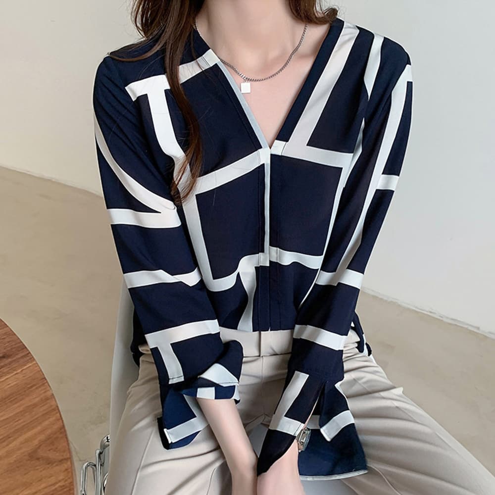 40代ファッション 幾何学柄ブイネックブラウス長袖レディース大人上品