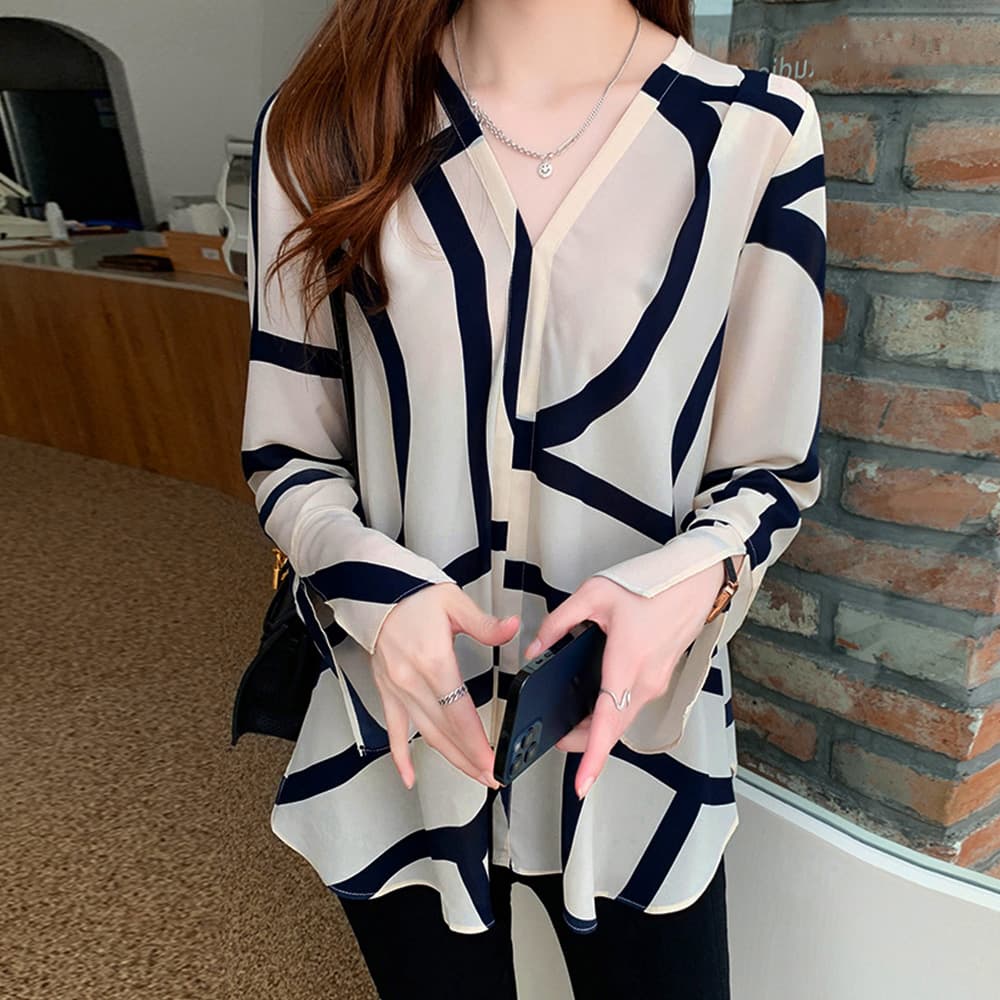 40代ファッション 幾何学柄ブイネックブラウス長袖レディース大人上品