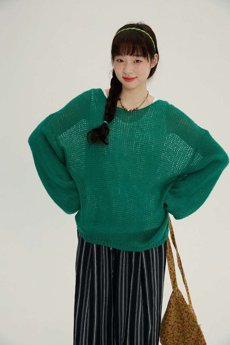 40代ファッション レディース ゆったりシルエットの透かし編みニット