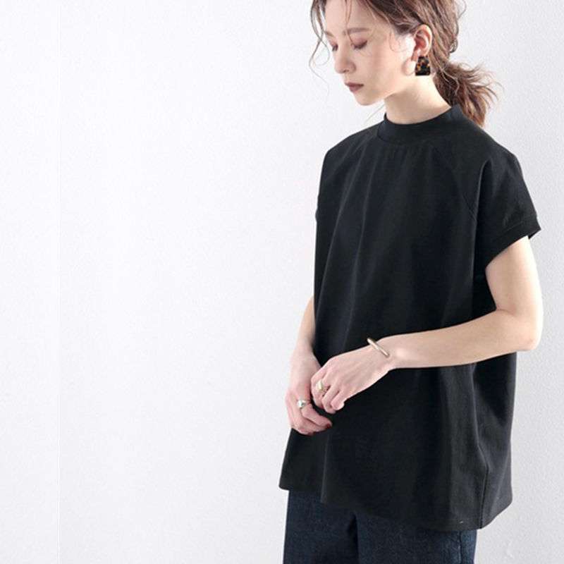 40代ファッション レディース 大人のためのゆったりモックネックTシャツ