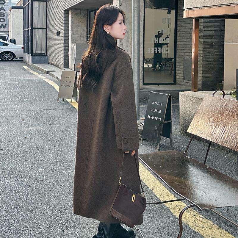 40代レディースファッション 上品フレアラインロングコート