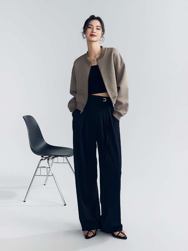 40代ファッション レディース ゆったりシルエットのショート丈ボンバージャケット