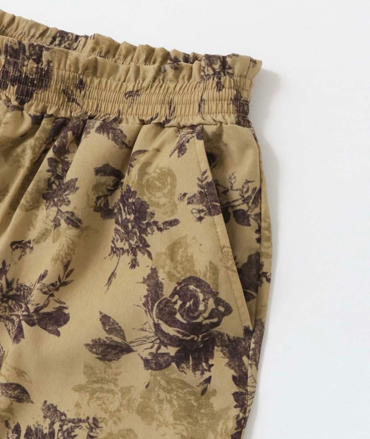 40代ファッション レディース 大人の花柄リラックスワイドパンツ