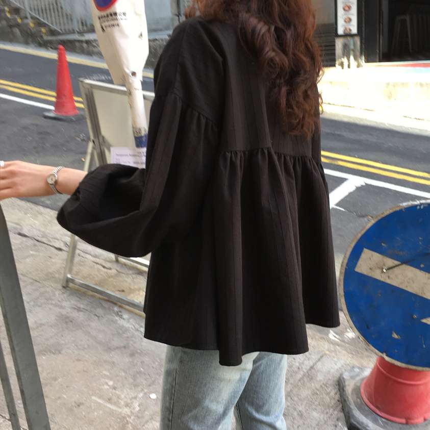 40代ファッション レディース ふんわりフレアシルエット黒ブラウス