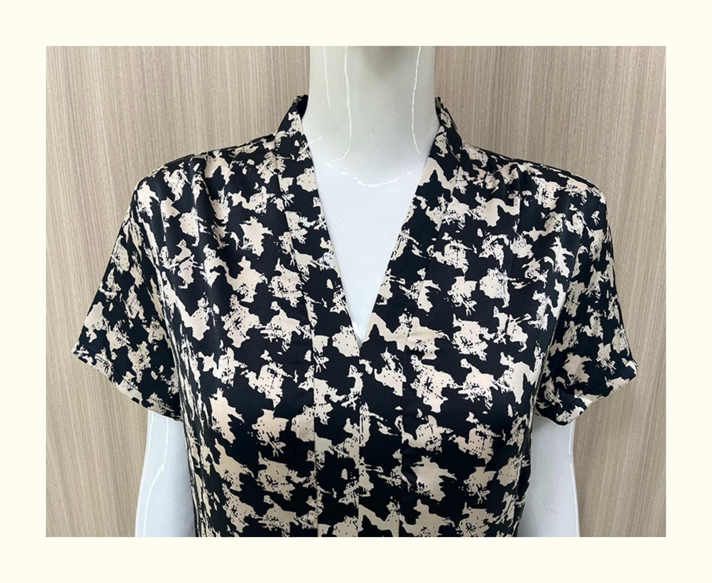 40代ファッション レディース モノトーン抽象柄シャツワンピース