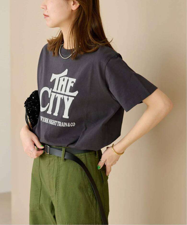 40代ファッション レディース シティロゴプリントカジュアルTシャツ
