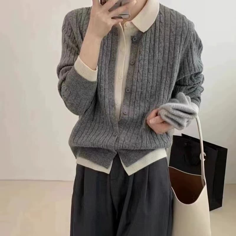 40代ファッション 襟付きケーブル編みニット重ね着風セーター