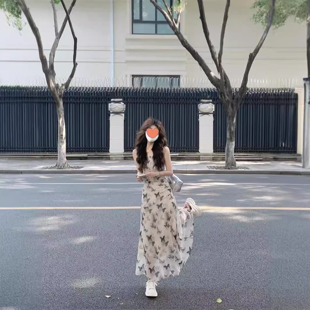 40代レディースファッション 蝶々舞う優美なマキシワンピース