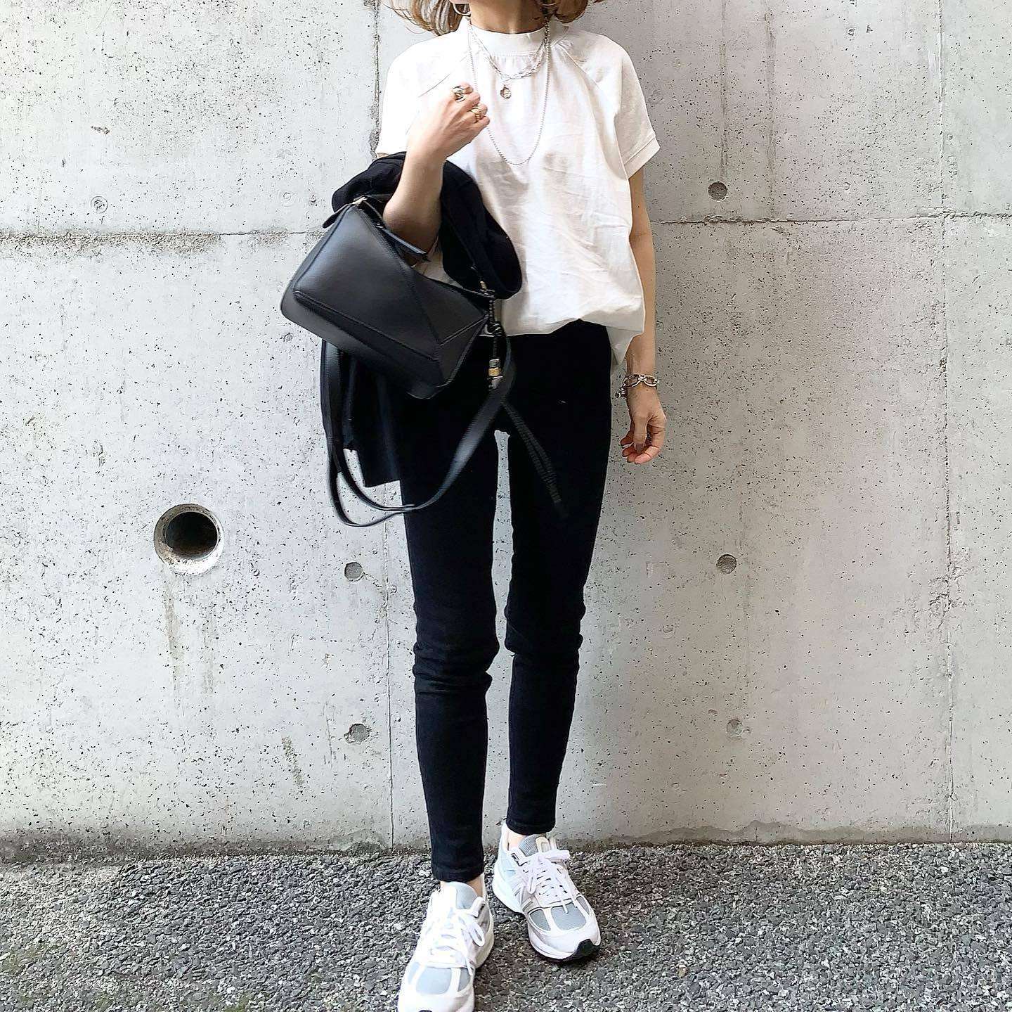 40代ファッション レディース シンプルデザインの刺繍ロゴTシャツ