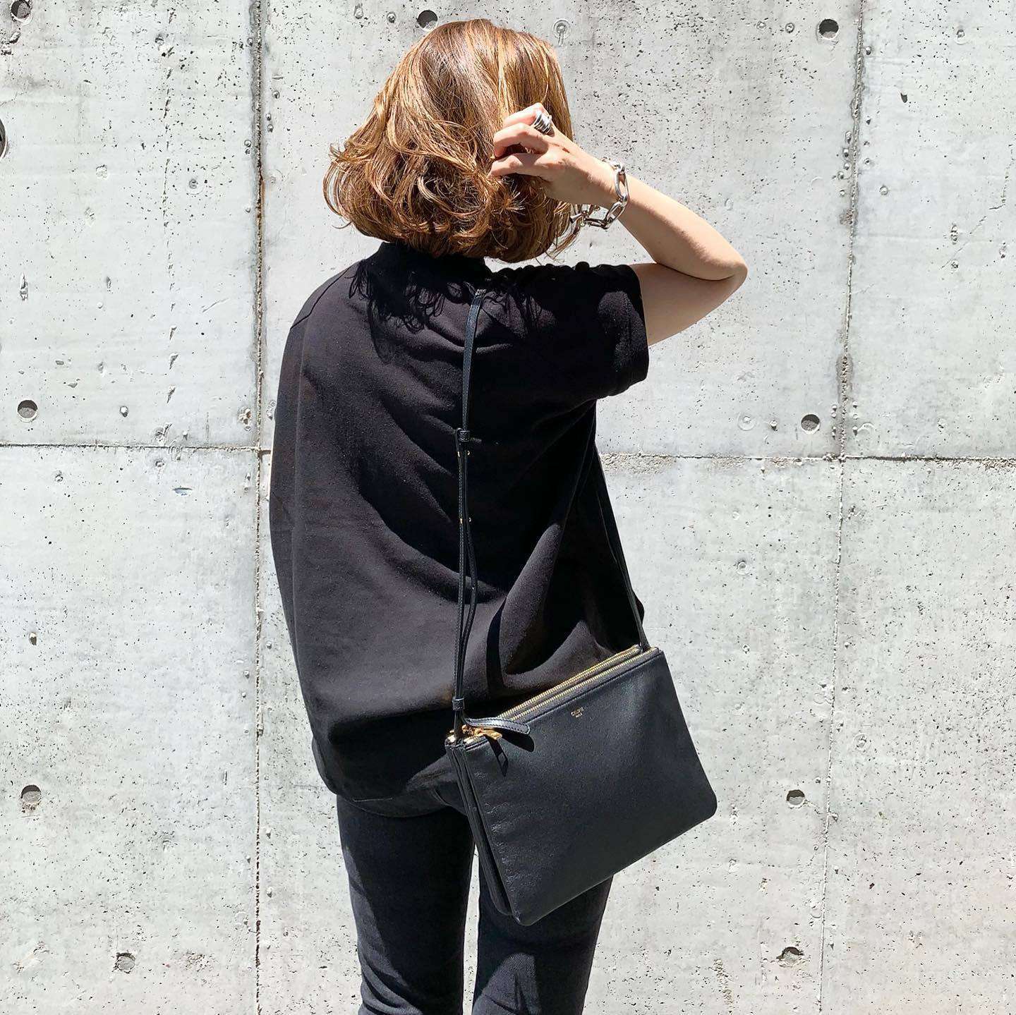 40代ファッション レディース シンプルデザインの刺繍ロゴTシャツ
