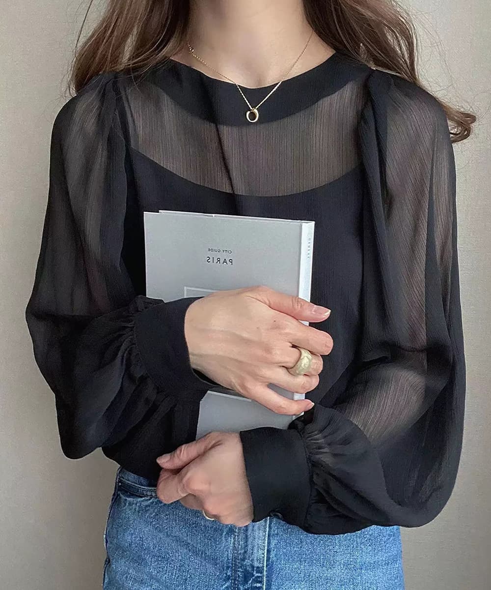 40代ファッション 透け感が上品な長袖ブラウス ゆったりシルエット