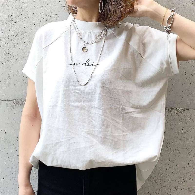40代ファッション レディース シンプルデザインの刺繍ロゴTシャツ
