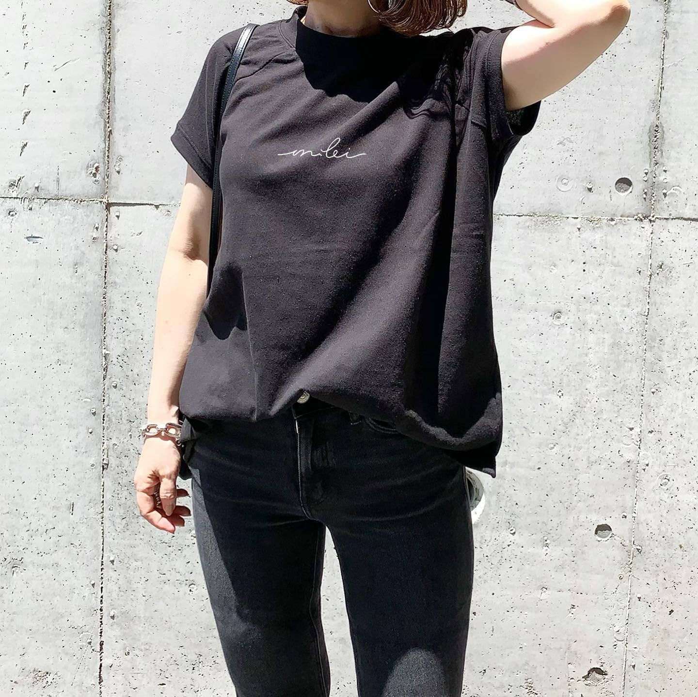 40代ファッション レディース シンプルデザインの刺繍ロゴTシャツ