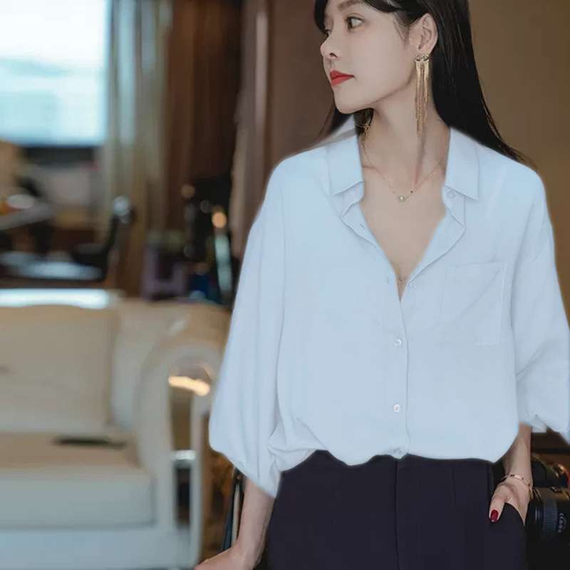 40代ファッション レディース ゆったりシルエットの袖コンシャスブラウス