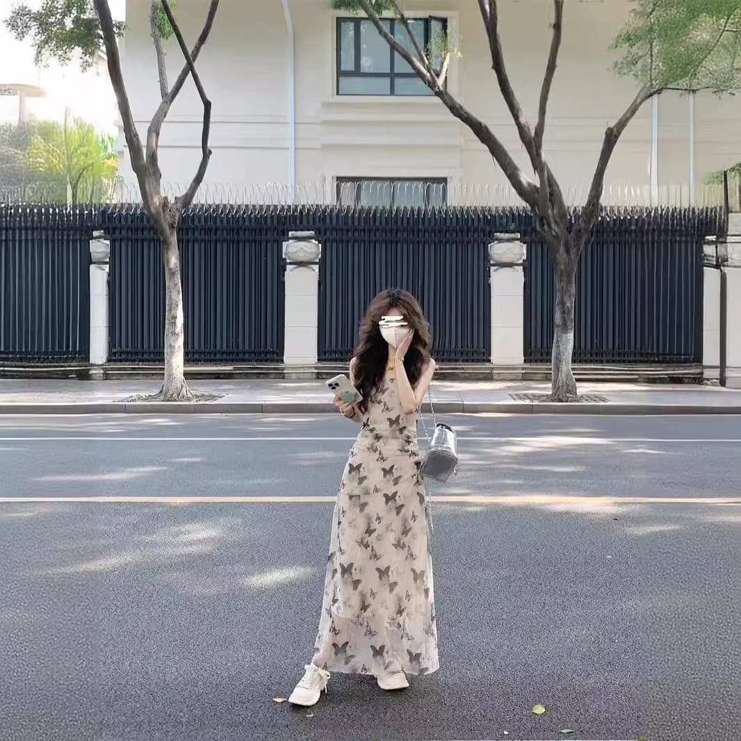 40代レディースファッション 蝶々舞う優美なマキシワンピース